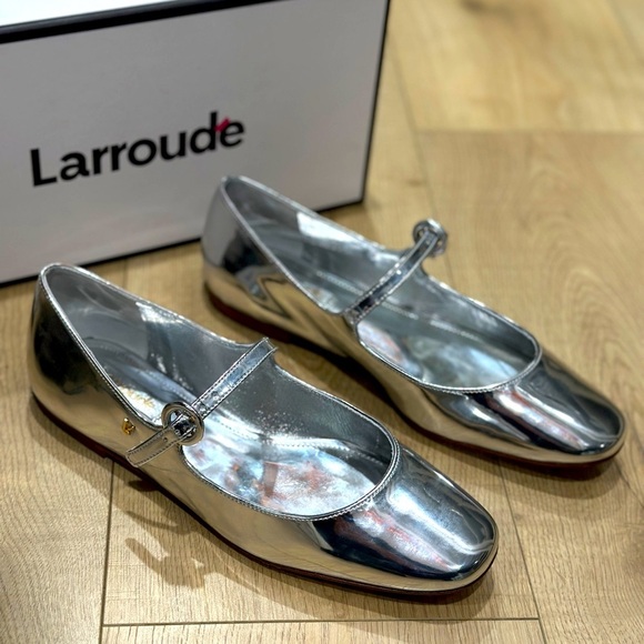 Larroude Shoes - Larroude Blair Ballet Flat In Silver Specchio size 7.5. Preowned in box